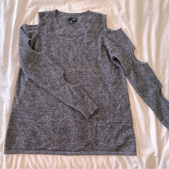 AQUA 100% CASHMERE SWEATER WITH ARM CUTOUTS NWOT - Picture 1 of 2